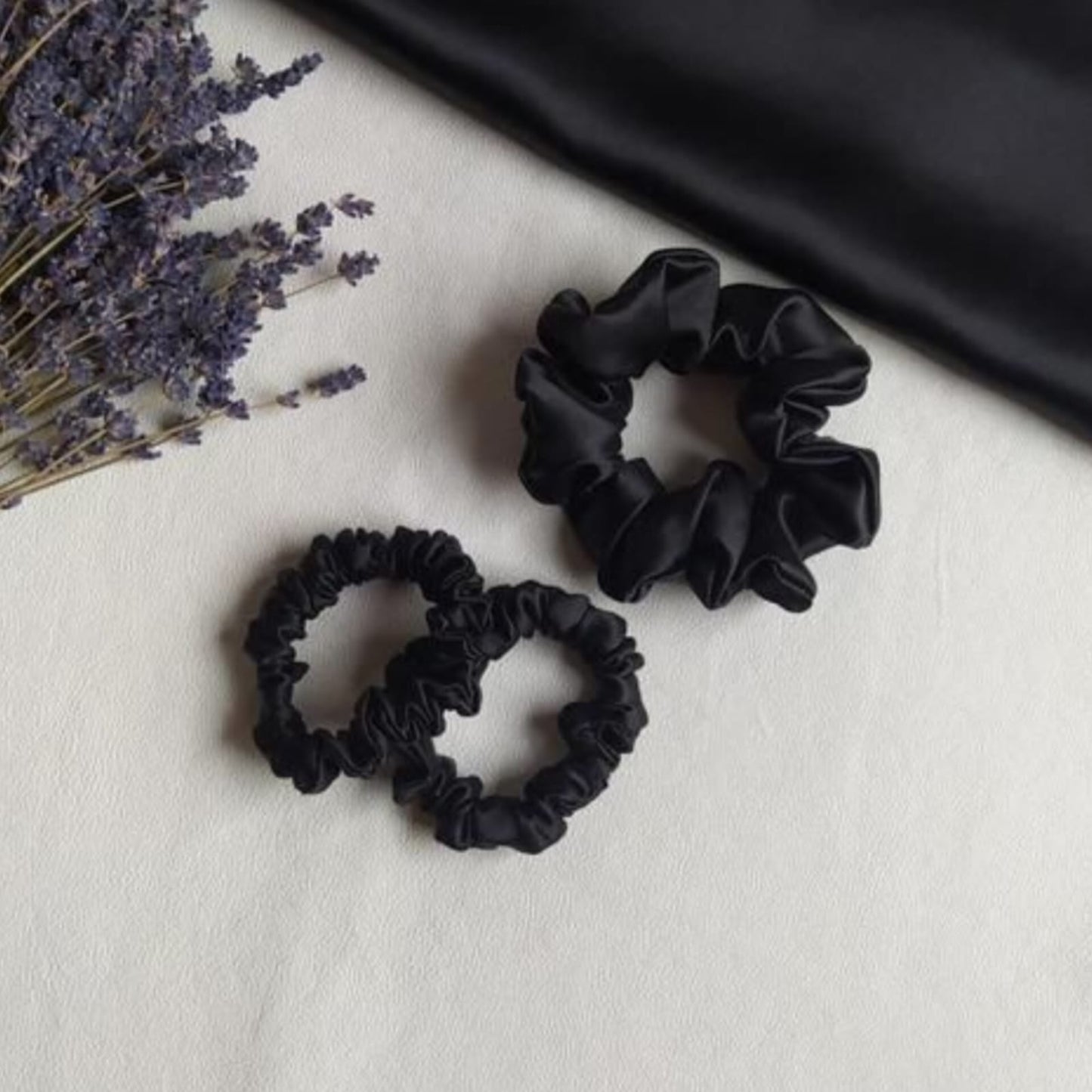 SILK CHARM SCRUNCHIE SET