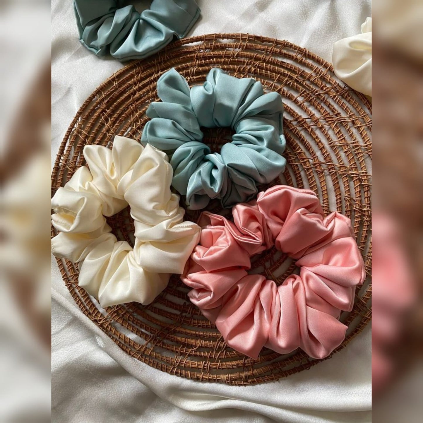 COLOUR POP SCRUNCHIES