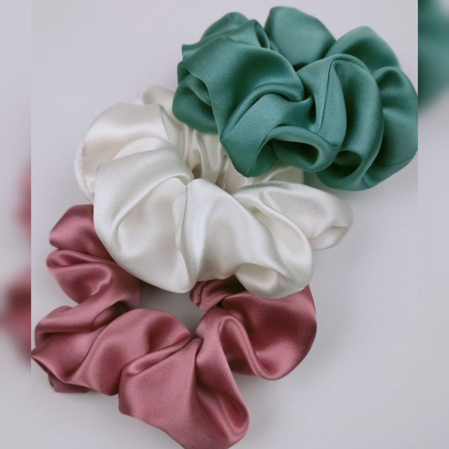 COLOUR POP SCRUNCHIES